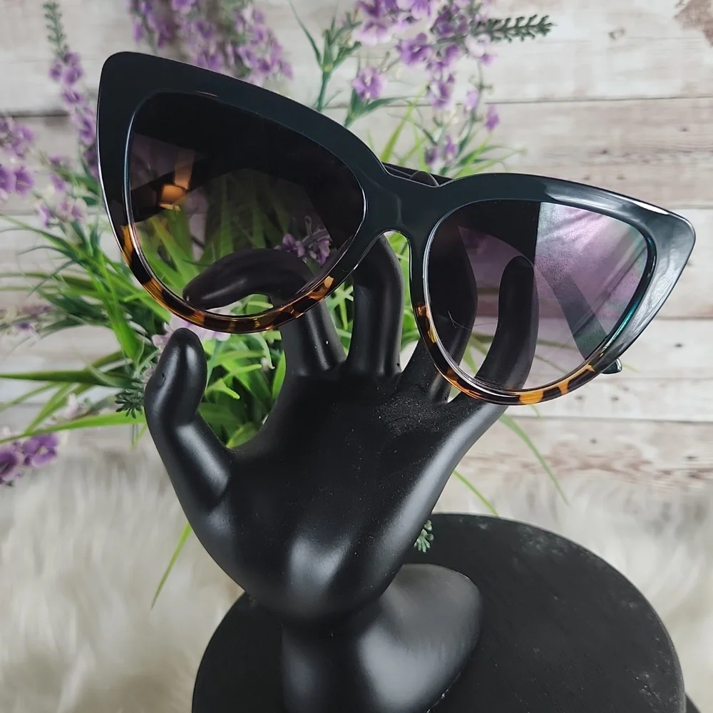 Fashion Sunglasses, women's green and Tortoise shell sunglasses. - Picture 2 of 9